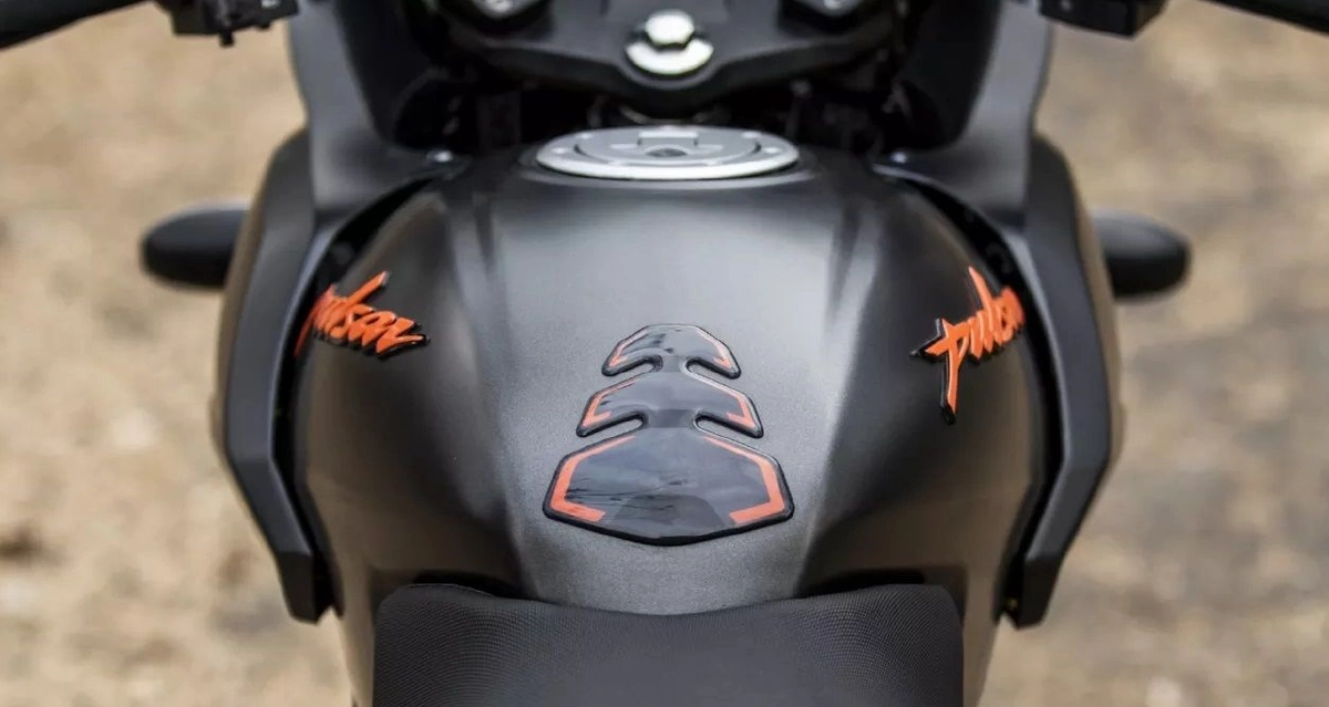 Мотоцикл BAJAJ Pulsar 180