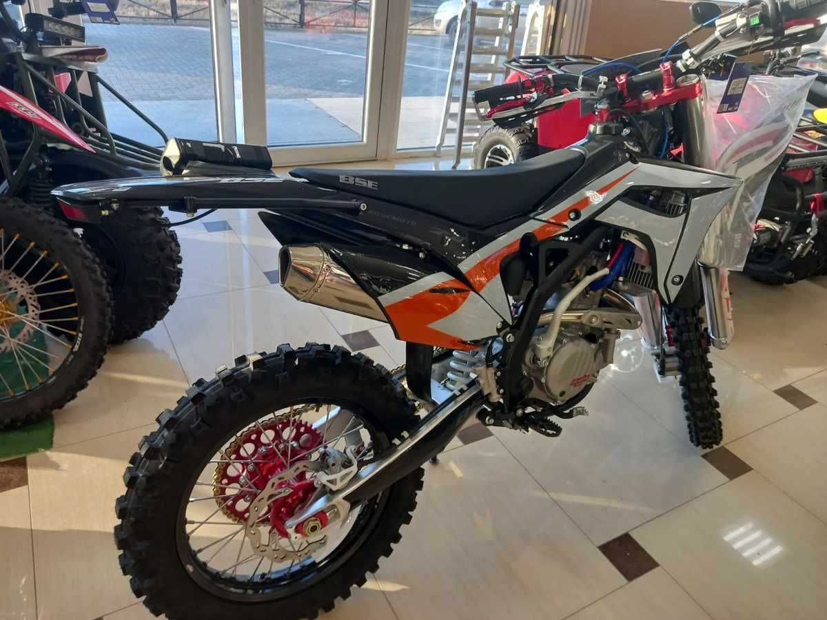 Мотоцикл BSE Z8 300e 21/18