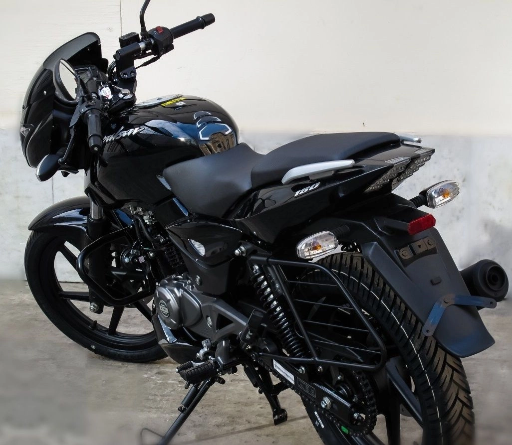 Мотоцикл BAJAJ Pulsar 180
