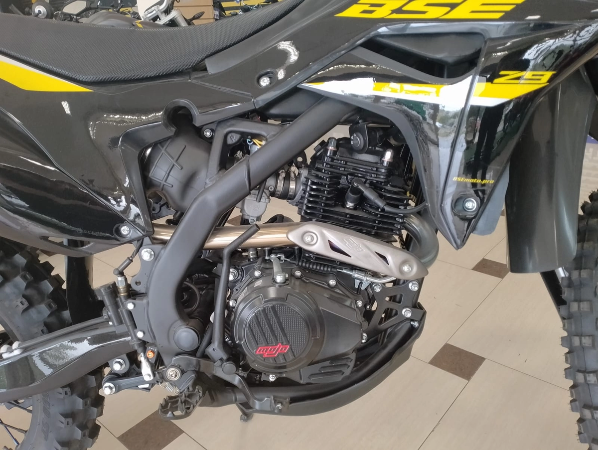 Мотоцикл BSE Z9 Yellow Metallic