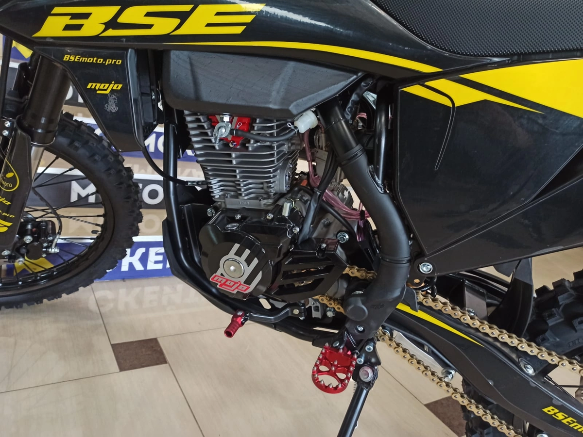 Мотоцикл BSE T5 Twister (015)