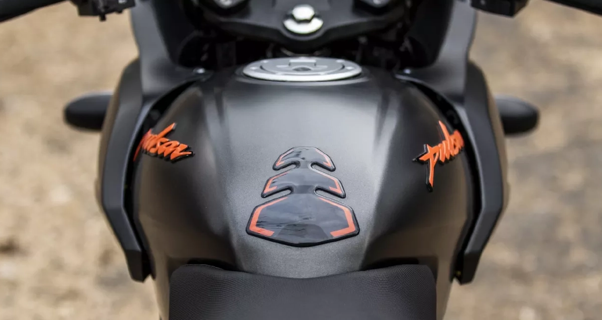 Мотоцикл BAJAJ Pulsar 180