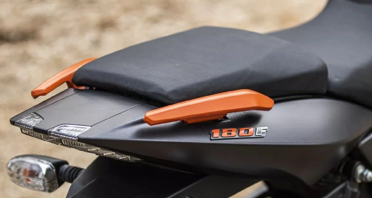 Мотоцикл BAJAJ Pulsar 180